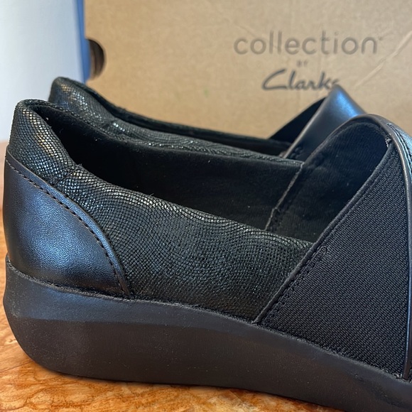NIB   Clarks | Black Kayleigh Step Loafer Size 7 1/2 Wide   ZL840 - Picture 3 of 12